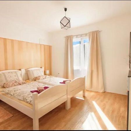 Rooms Bobic Licko Petrovo Selo Exterior foto